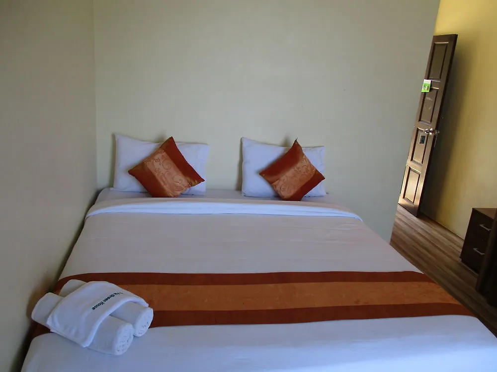Phi Phi Green House & Sunsky Hostel