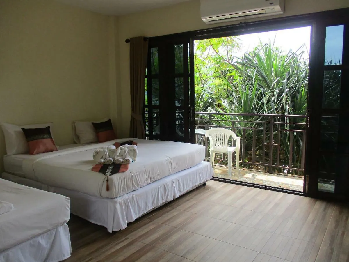Guest house Phi Phi Green House & Sunsky Hostel